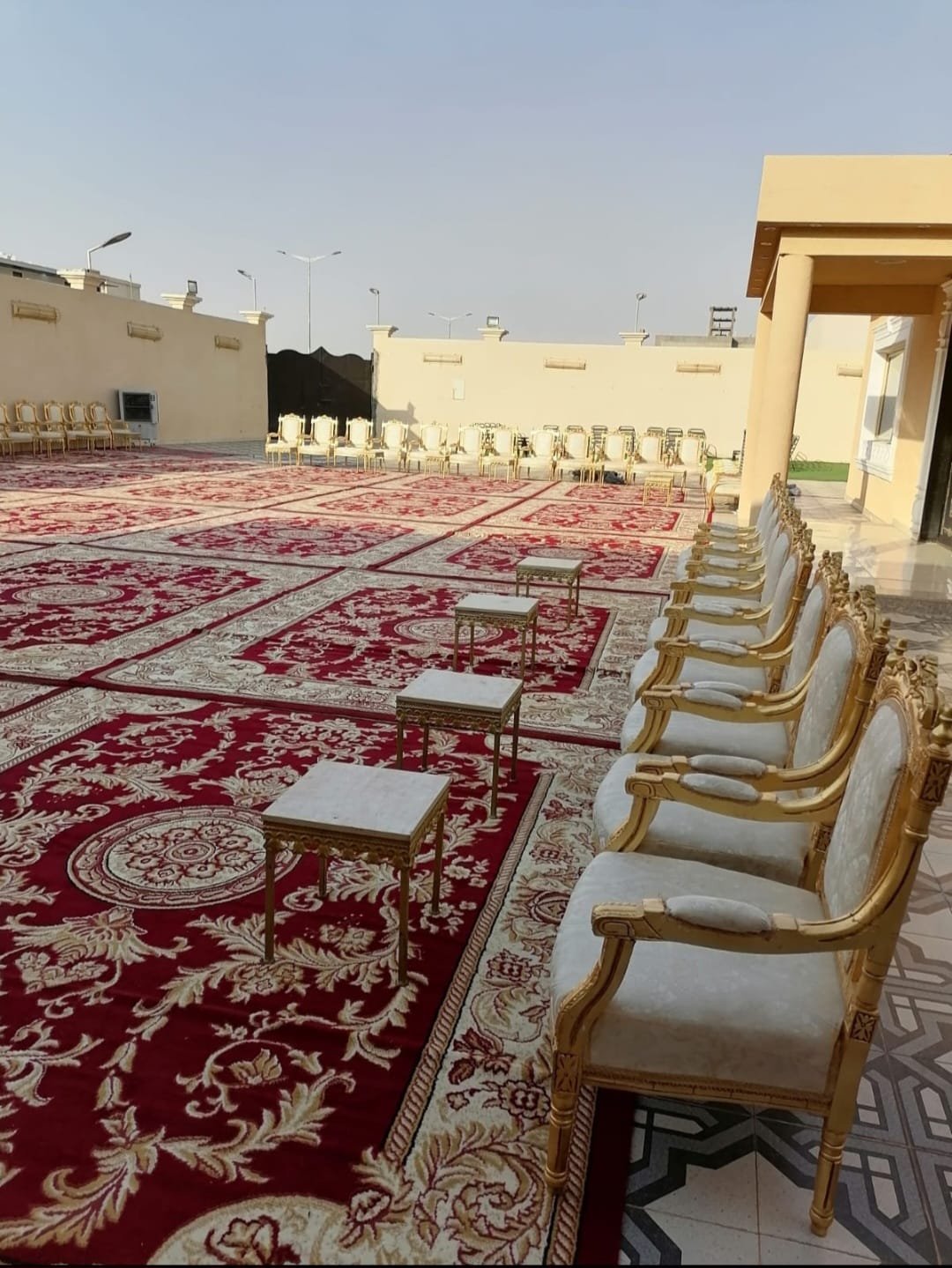 تاجير طاولات وكراسي بالرياض: دليلك الشامل لاختيار الأفضل 0551496848